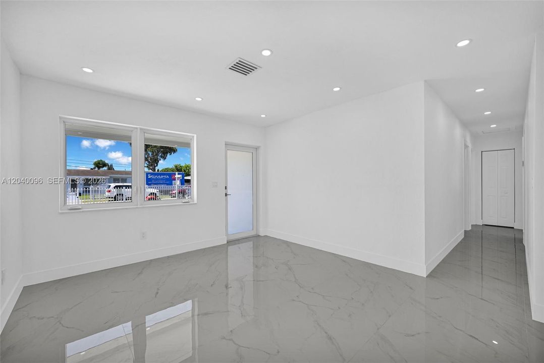 Vendido Recientemente: $680,000 (5 camas, 3 baños, 1614 Pies cuadrados)