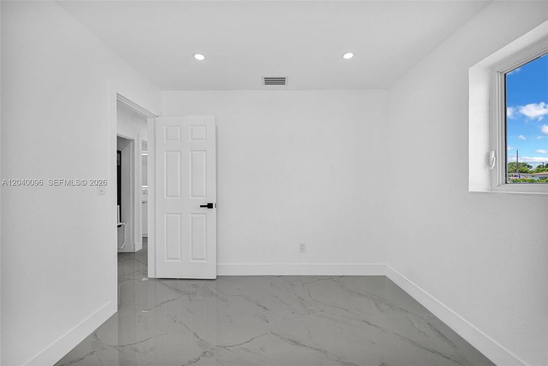 Vendido Recientemente: $680,000 (5 camas, 3 baños, 1614 Pies cuadrados)