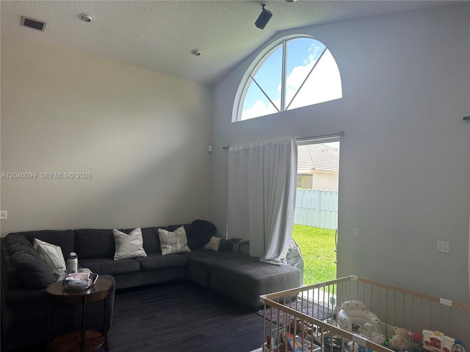 For Rent: $3,750 (3 beds, 2 baths, 1822 Square Feet)