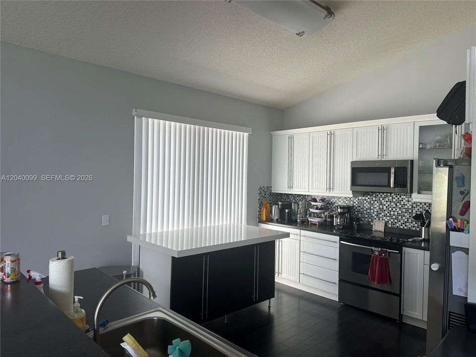 For Rent: $3,750 (3 beds, 2 baths, 1822 Square Feet)