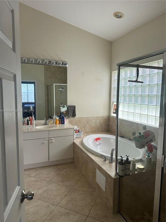 For Rent: $3,750 (3 beds, 2 baths, 1822 Square Feet)