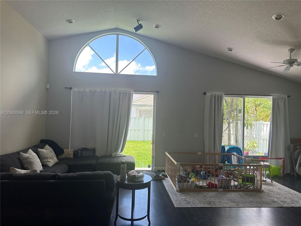 For Rent: $3,750 (3 beds, 2 baths, 1822 Square Feet)