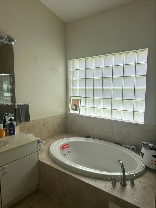 For Rent: $3,750 (3 beds, 2 baths, 1822 Square Feet)