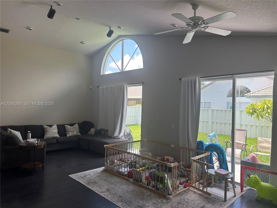 For Rent: $3,750 (3 beds, 2 baths, 1822 Square Feet)