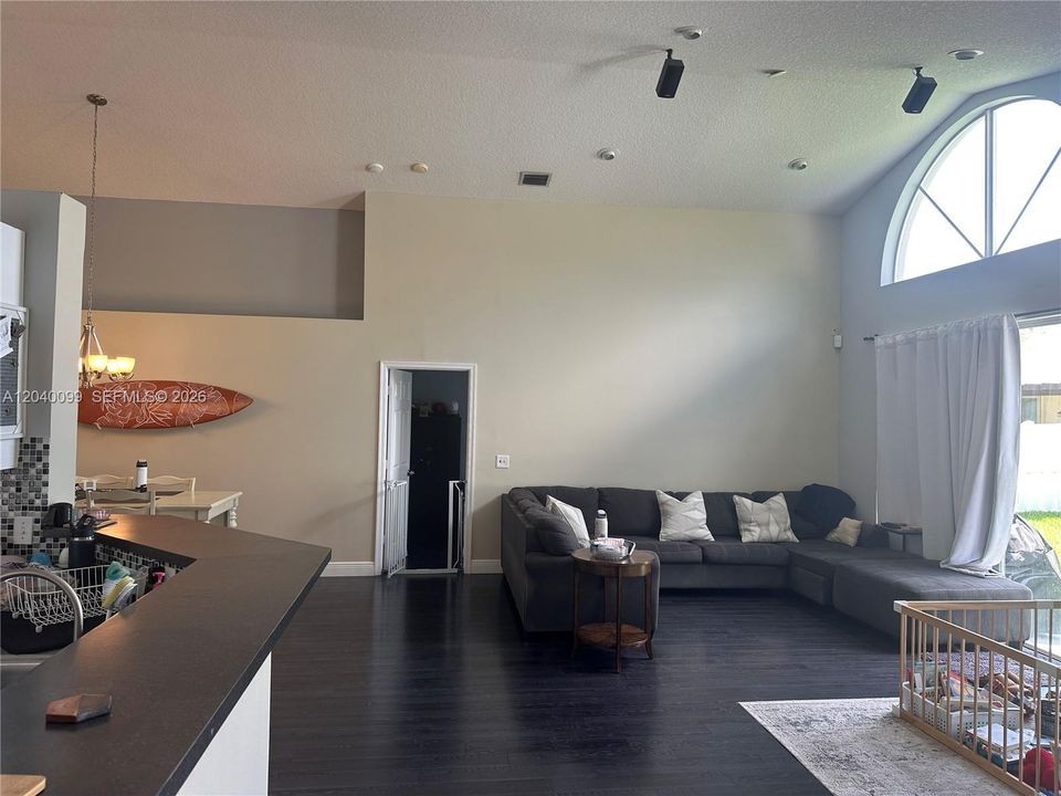 For Rent: $3,750 (3 beds, 2 baths, 1822 Square Feet)