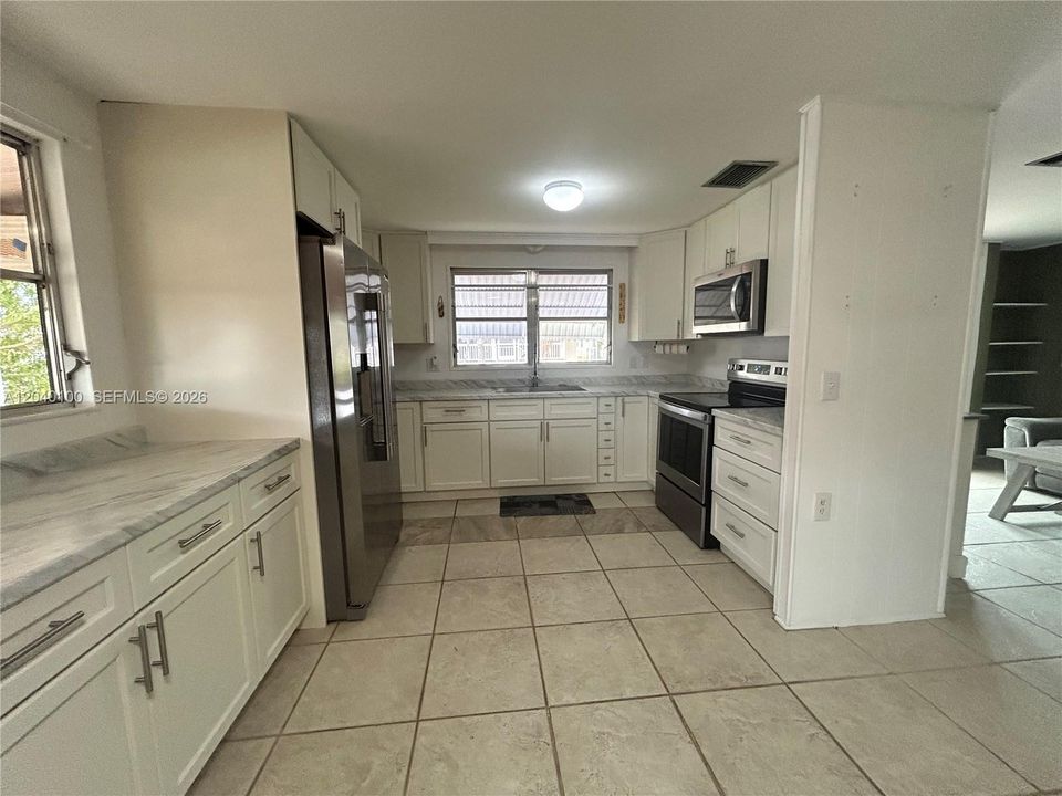 En Venta: $215,000 (3 camas, 2 baños, 1198 Pies cuadrados)
