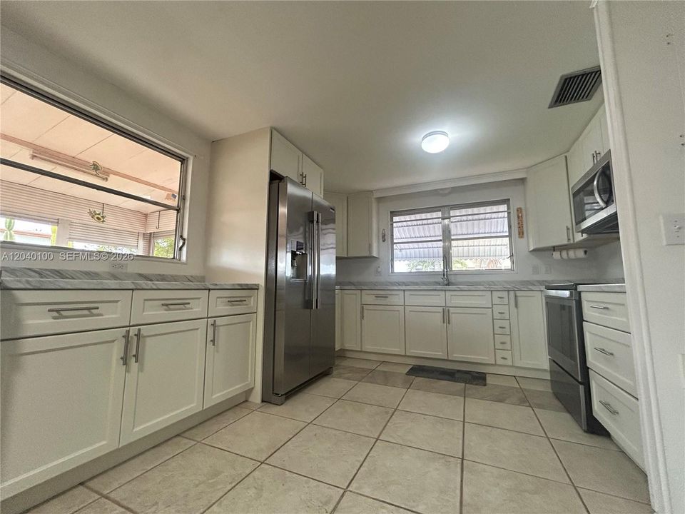 En Venta: $215,000 (3 camas, 2 baños, 1198 Pies cuadrados)