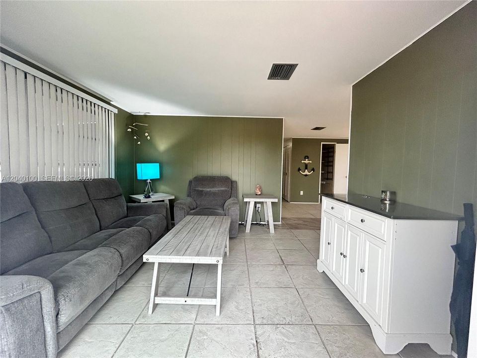 En Venta: $215,000 (3 camas, 2 baños, 1198 Pies cuadrados)