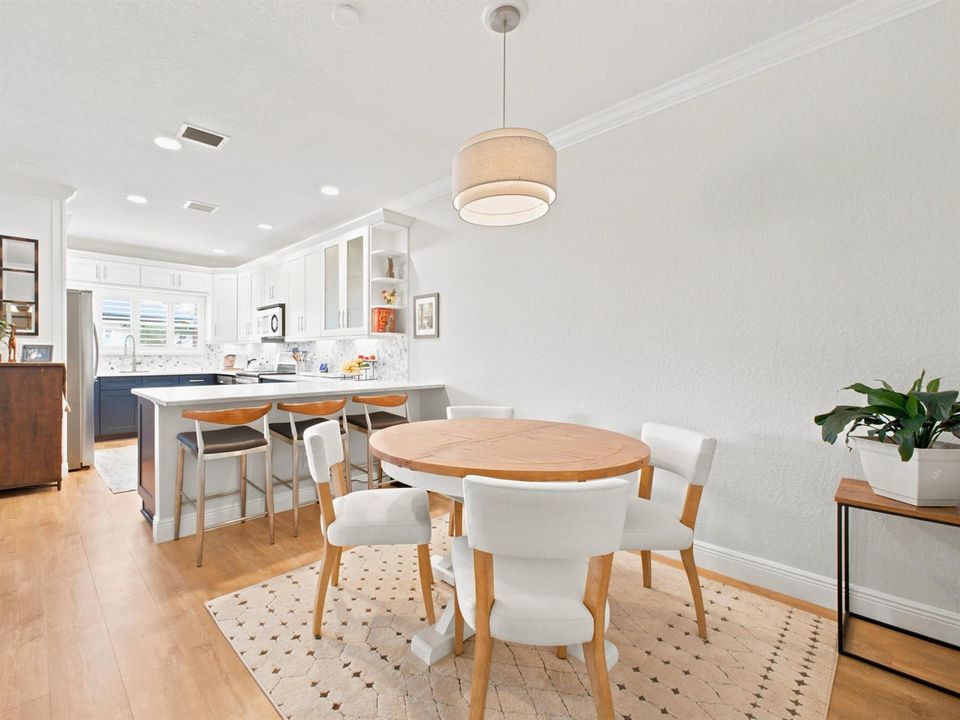 Dining to Kitchen