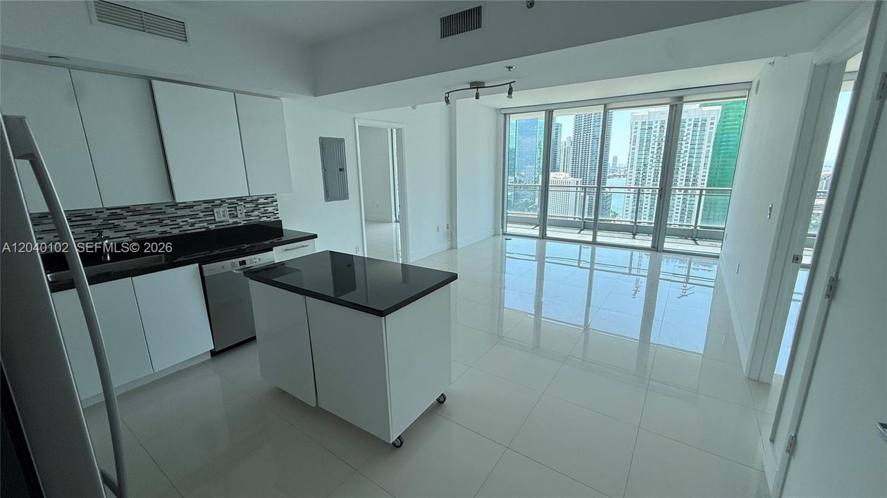 En Venta: $590,000 (2 camas, 2 baños, 1118 Pies cuadrados)