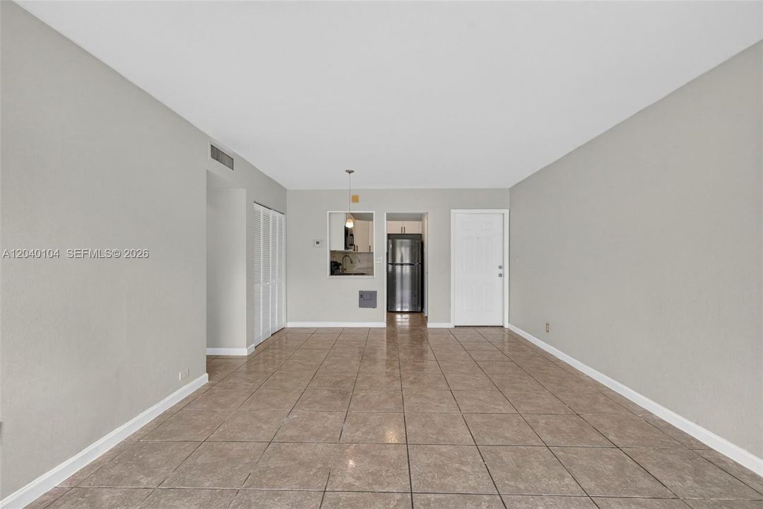 For Rent: $2,100 (2 beds, 2 baths, 939 Square Feet)