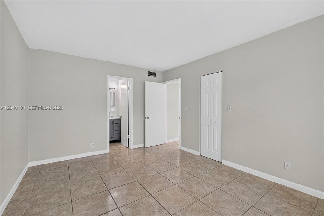 For Rent: $2,100 (2 beds, 2 baths, 939 Square Feet)
