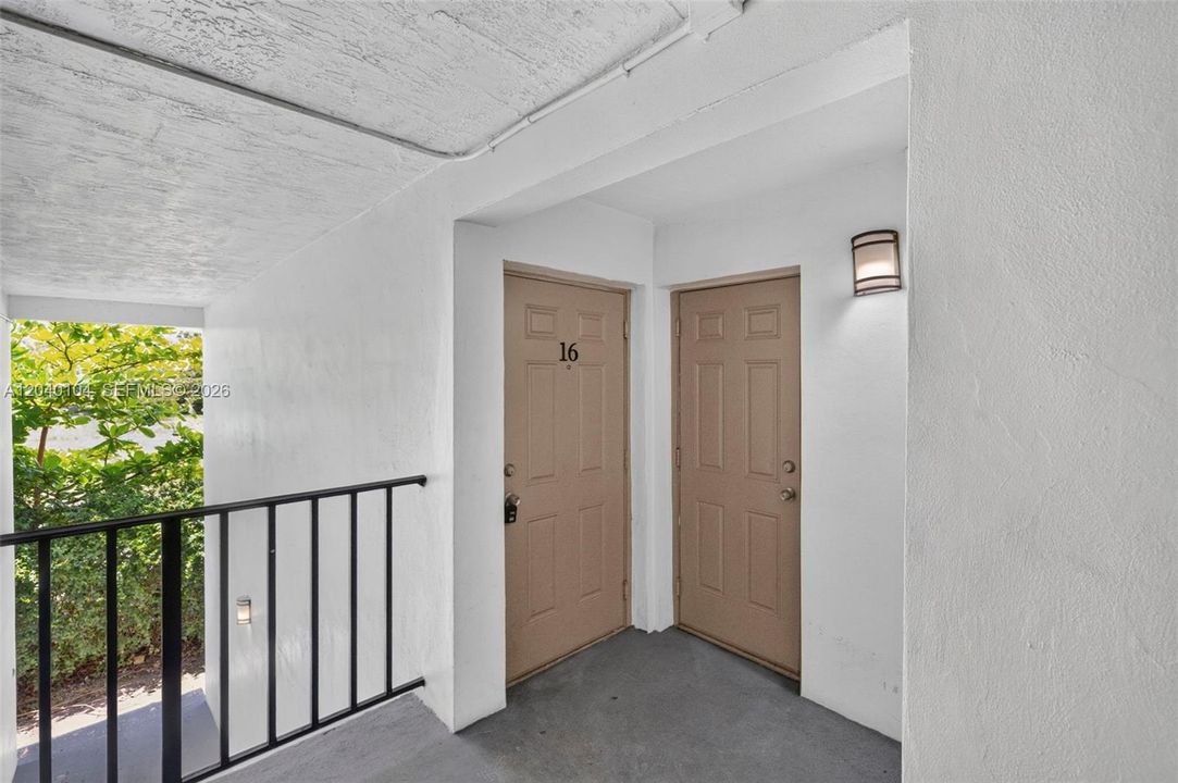 For Rent: $2,100 (2 beds, 2 baths, 939 Square Feet)
