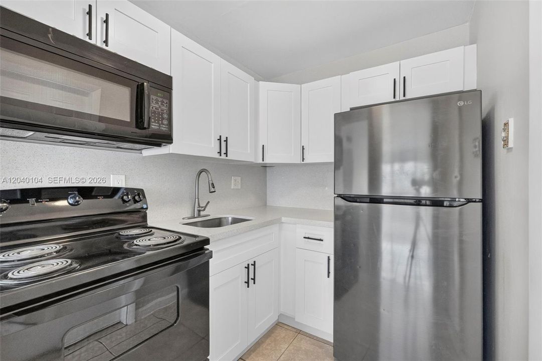 For Rent: $2,100 (2 beds, 2 baths, 939 Square Feet)