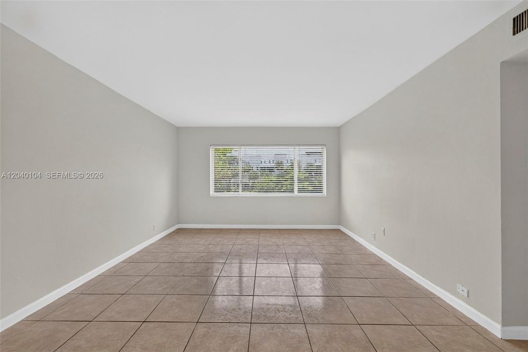 For Rent: $2,100 (2 beds, 2 baths, 939 Square Feet)