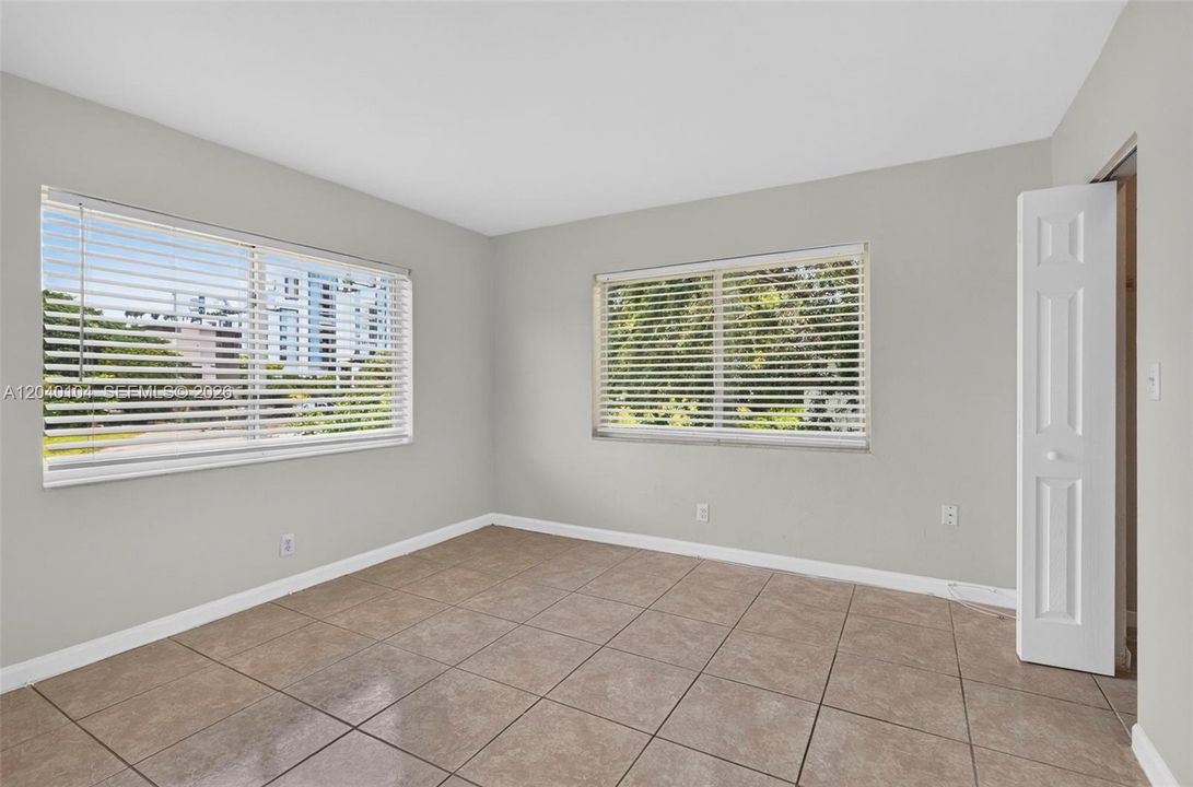 For Rent: $2,100 (2 beds, 2 baths, 939 Square Feet)