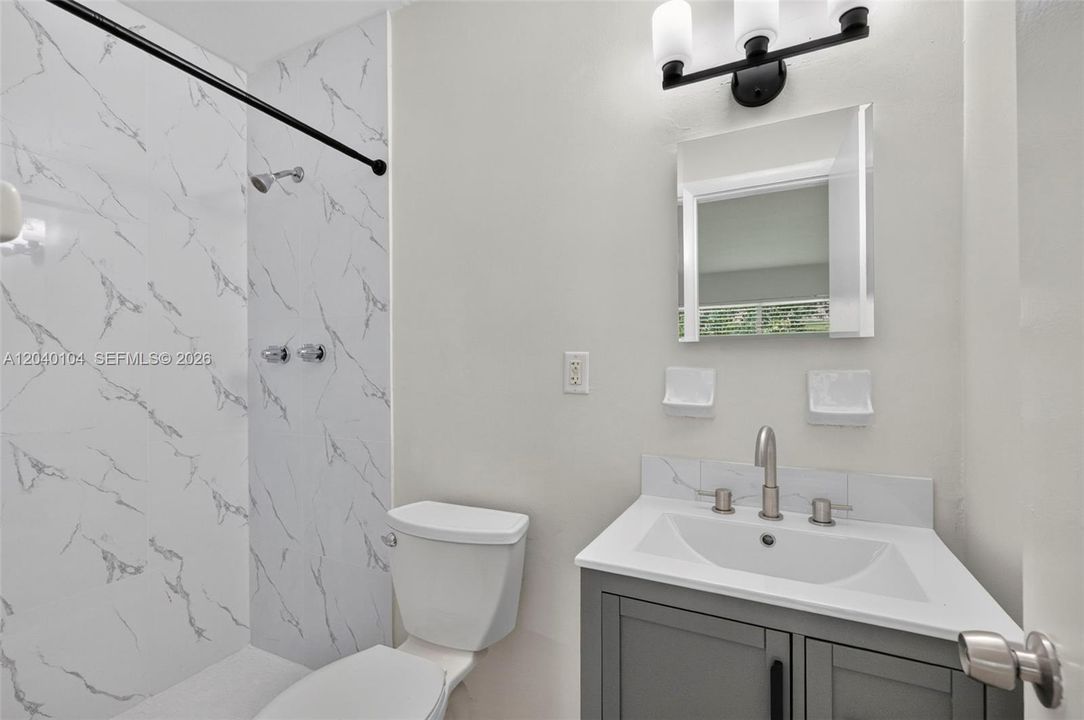 For Rent: $2,100 (2 beds, 2 baths, 939 Square Feet)