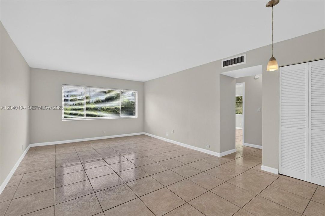 For Rent: $2,100 (2 beds, 2 baths, 939 Square Feet)