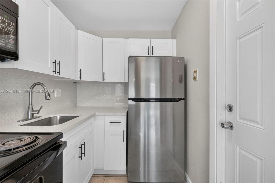 For Rent: $2,100 (2 beds, 2 baths, 939 Square Feet)