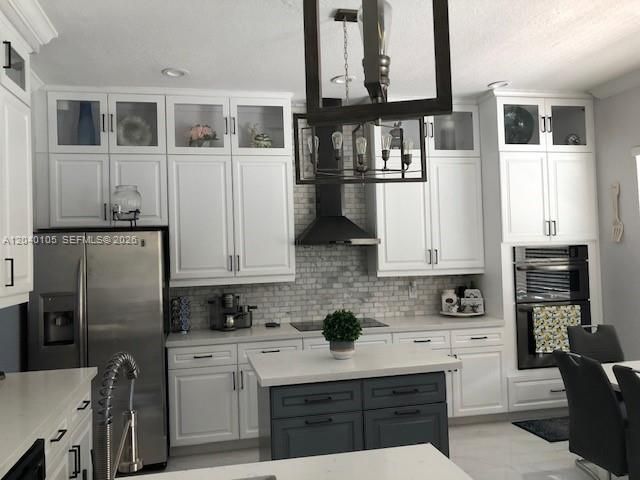 For Rent: $5,950 (5 beds, 4 baths, 3980 Square Feet)