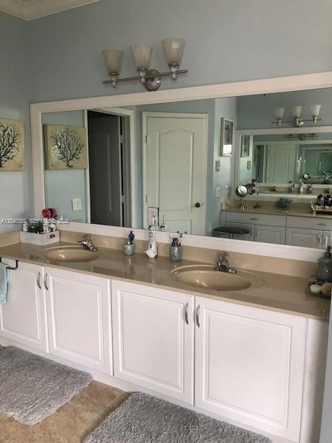 For Rent: $5,950 (5 beds, 4 baths, 3980 Square Feet)