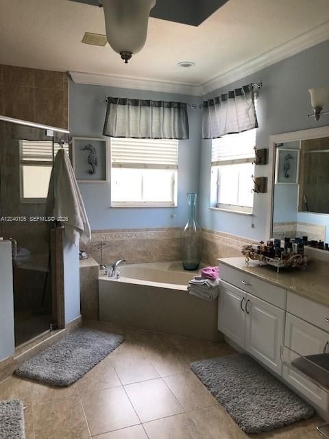 For Rent: $5,950 (5 beds, 4 baths, 3980 Square Feet)