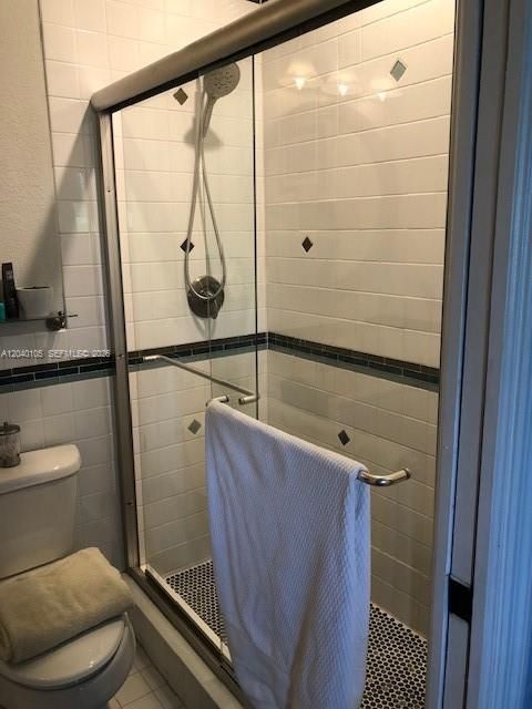 For Rent: $5,950 (5 beds, 4 baths, 3980 Square Feet)