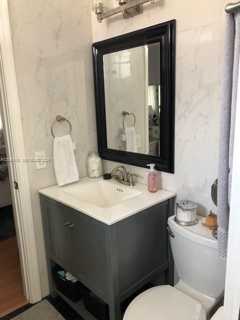 For Rent: $5,950 (5 beds, 4 baths, 3980 Square Feet)