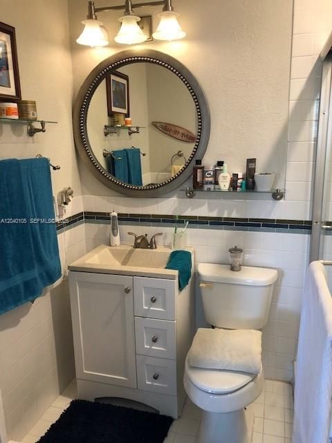 For Rent: $5,950 (5 beds, 4 baths, 3980 Square Feet)