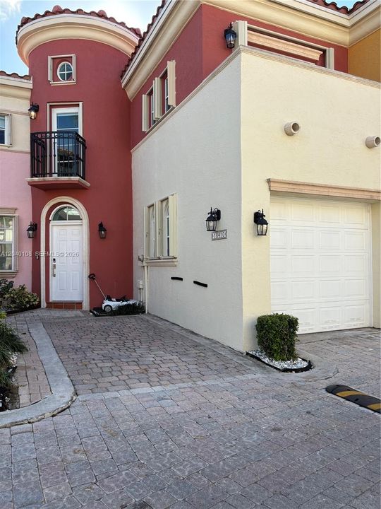 For Rent: $6,500 (3 beds, 2 baths, 2000 Square Feet)
