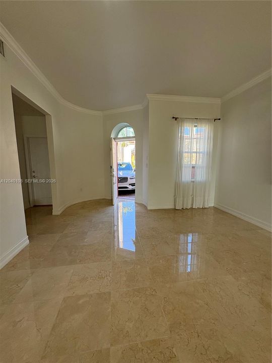 For Rent: $6,500 (3 beds, 2 baths, 2000 Square Feet)