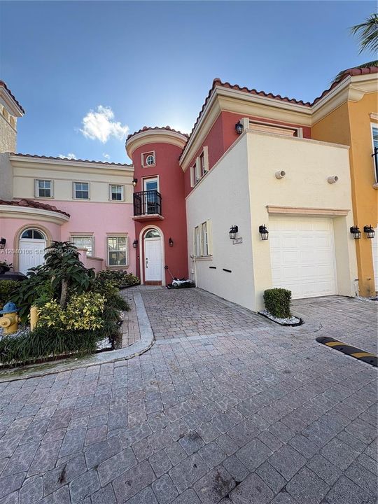 For Rent: $6,500 (3 beds, 2 baths, 2000 Square Feet)