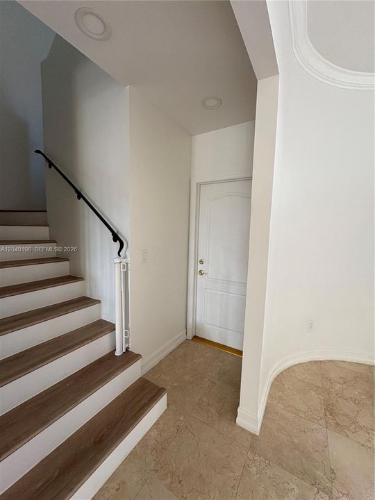 For Rent: $6,500 (3 beds, 2 baths, 2000 Square Feet)