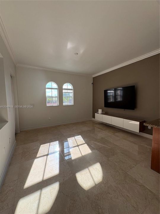 For Rent: $6,500 (3 beds, 2 baths, 2000 Square Feet)