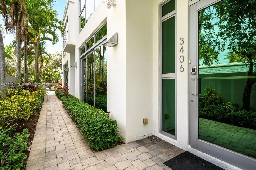 For Rent: $15,000 (3 beds, 3 baths, 2835 Square Feet)
