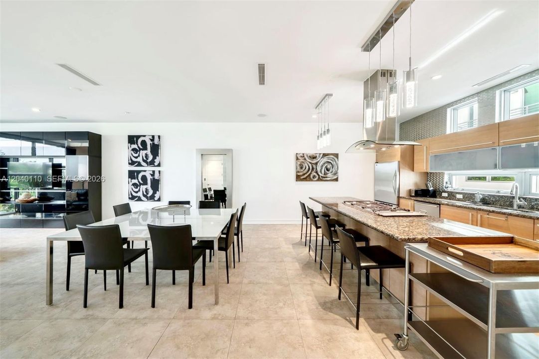 For Rent: $15,000 (3 beds, 3 baths, 2835 Square Feet)