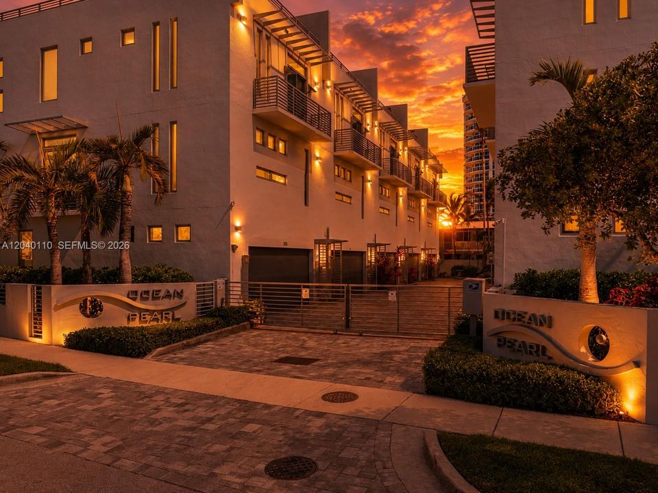 For Rent: $15,000 (3 beds, 3 baths, 2835 Square Feet)