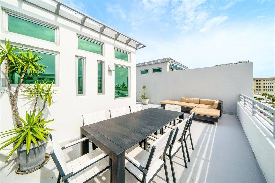 For Rent: $15,000 (3 beds, 3 baths, 2835 Square Feet)