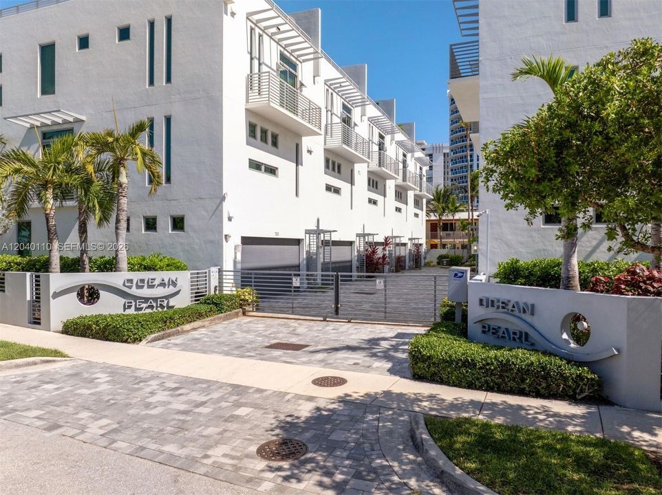 For Rent: $15,000 (3 beds, 3 baths, 2835 Square Feet)