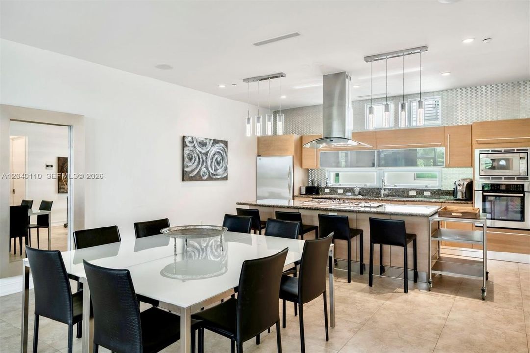 For Rent: $15,000 (3 beds, 3 baths, 2835 Square Feet)