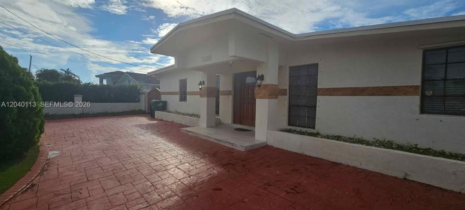For Sale: $840,000 (6 beds, 3 baths, 2511 Square Feet)