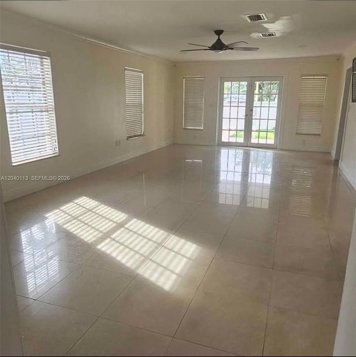 For Sale: $840,000 (6 beds, 3 baths, 2511 Square Feet)