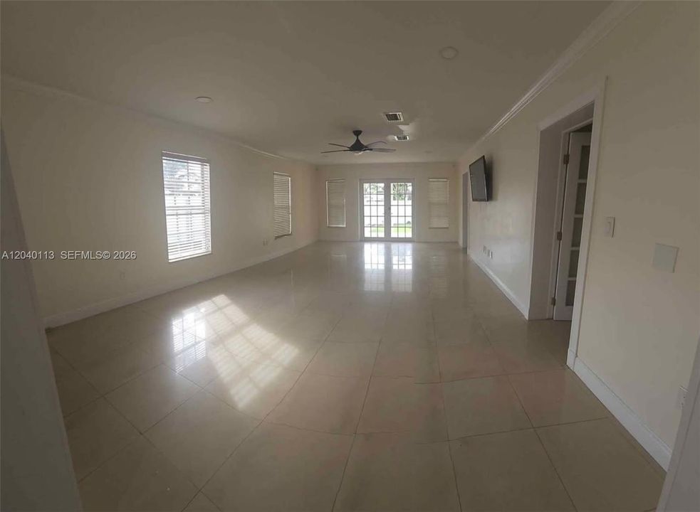 For Sale: $840,000 (6 beds, 3 baths, 2511 Square Feet)