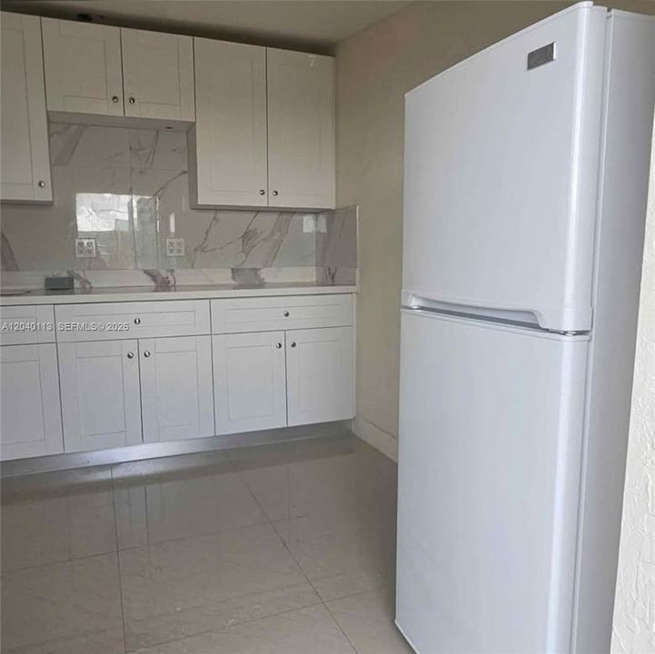 For Sale: $840,000 (6 beds, 3 baths, 2511 Square Feet)