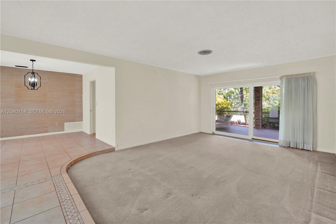 Foyer entry into a 13.8' x 17.4' sunken living room