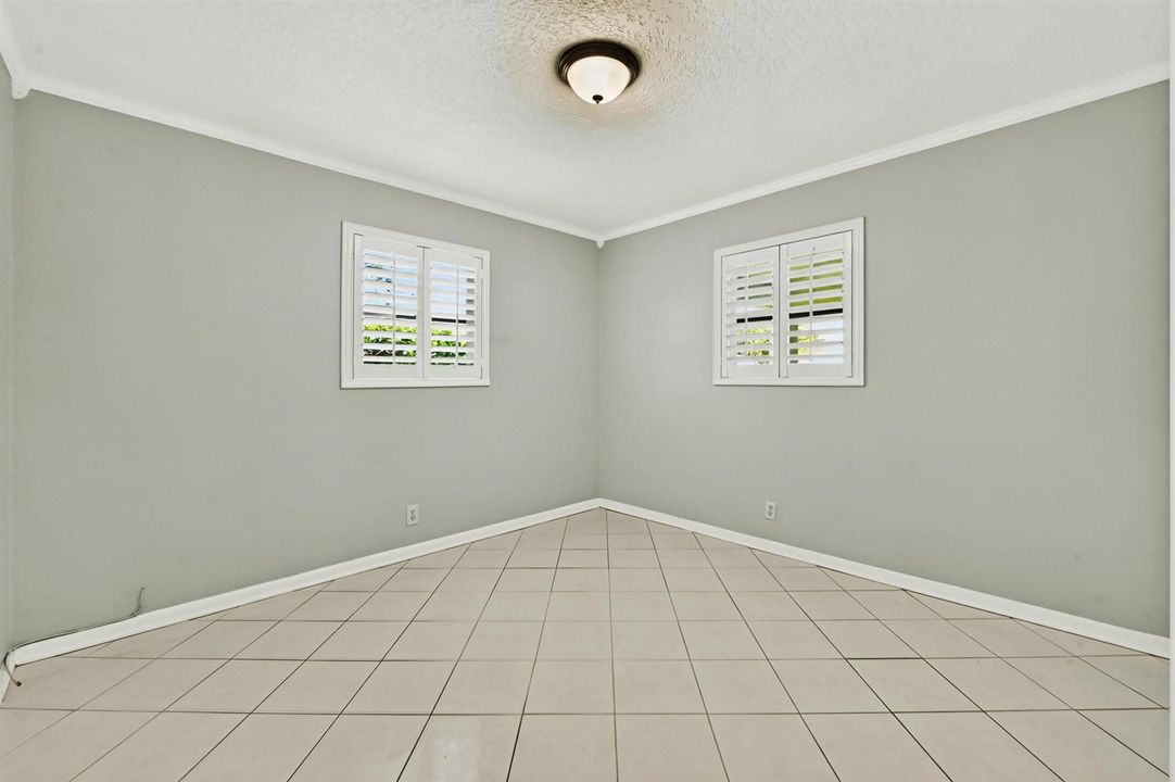 25 Bedroom 01