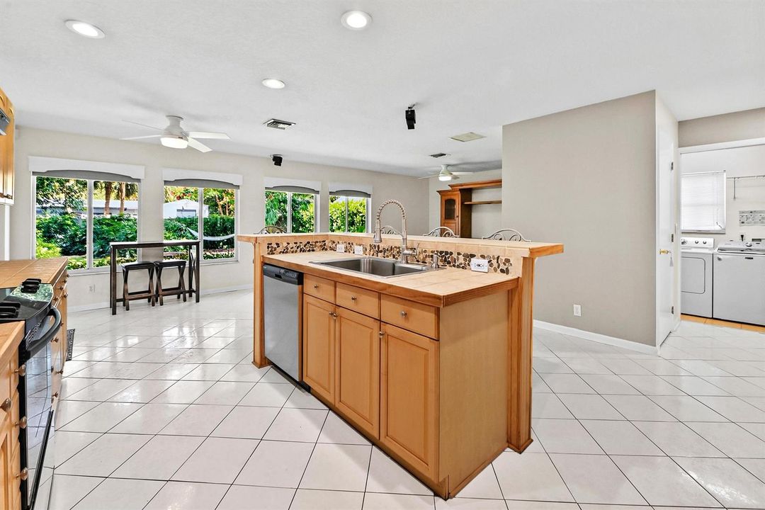 11 Kitchen 02