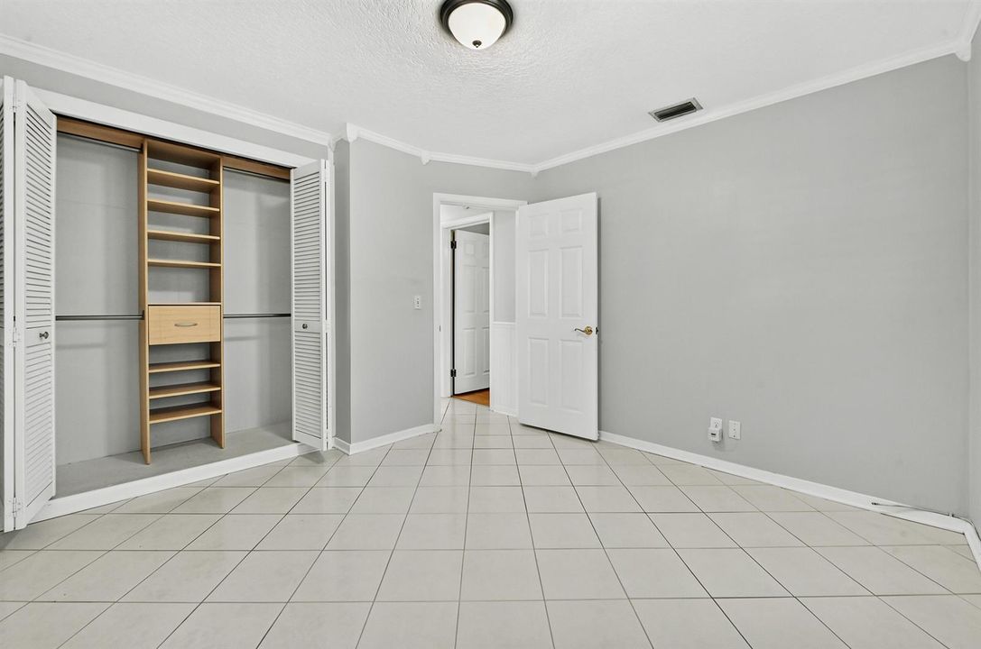 26 Bedroom 02