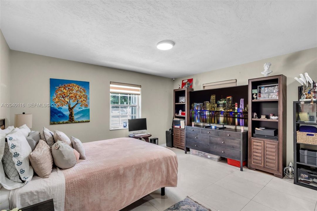For Sale: $680,000 (3 beds, 2 baths, 1357 Square Feet)