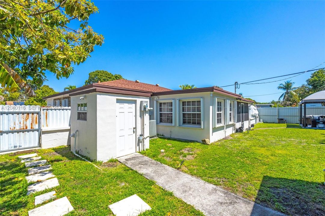 For Sale: $680,000 (3 beds, 2 baths, 1357 Square Feet)